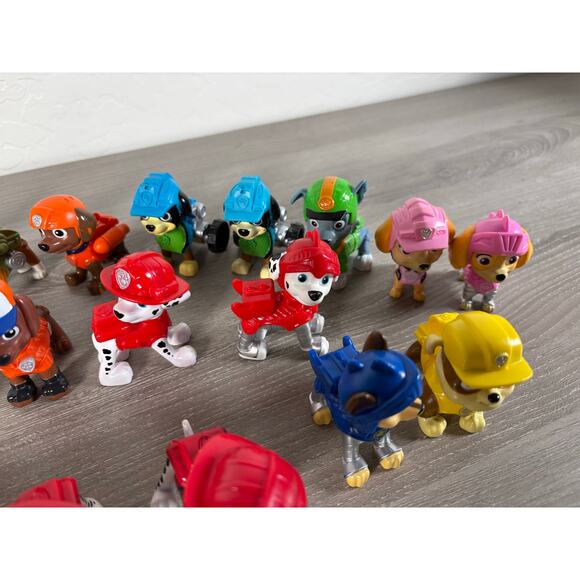 Lot of 26 Paw Patrol Figures & Vehicles -‎ Excellent Used Condition
